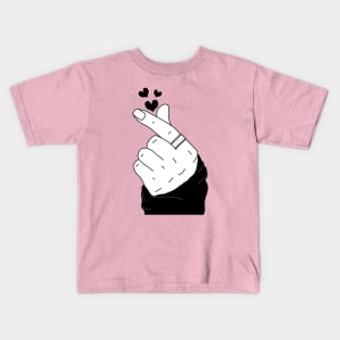 Finger heart k-pop Kids T-Shirt